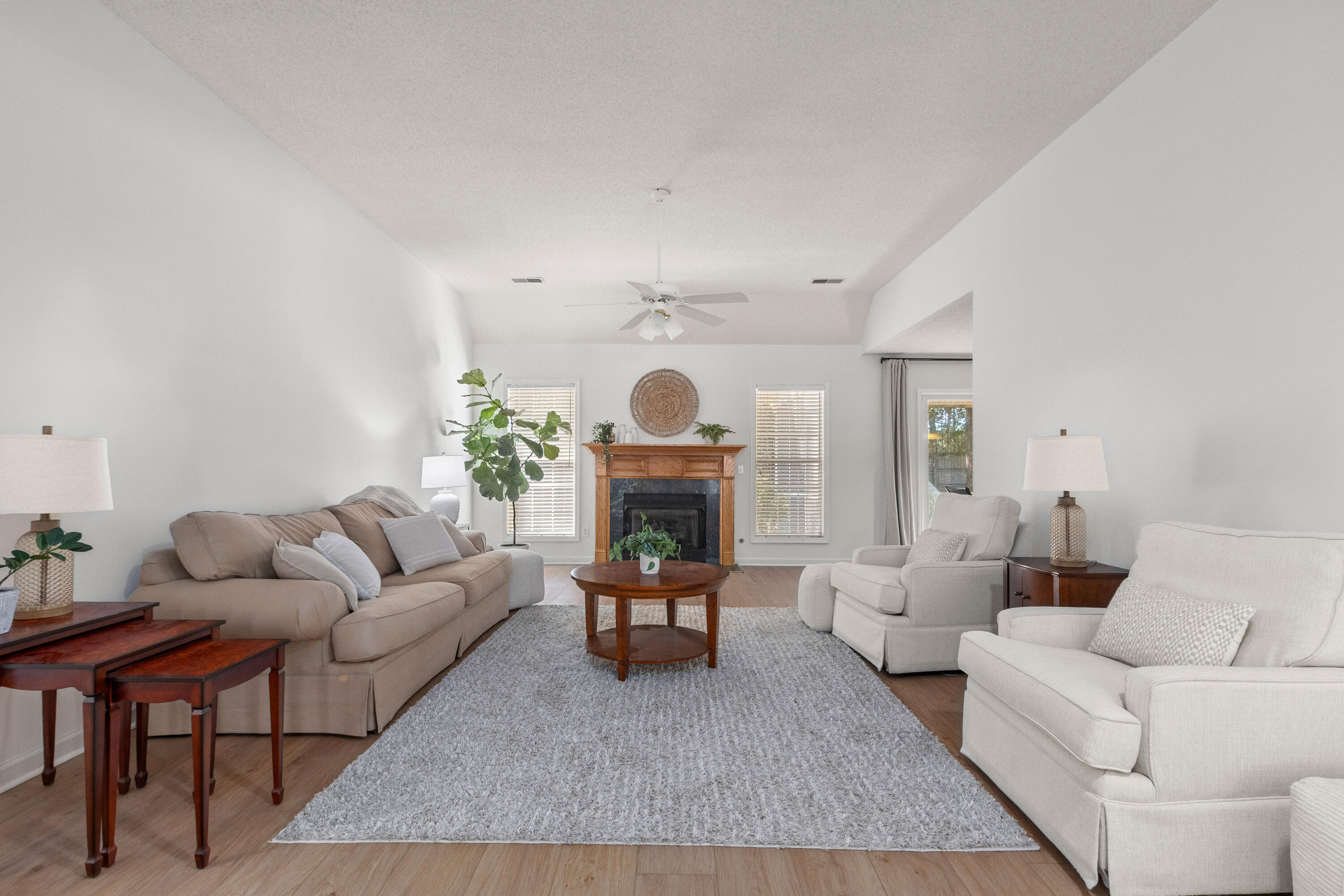 102 S Knightsbridge Court