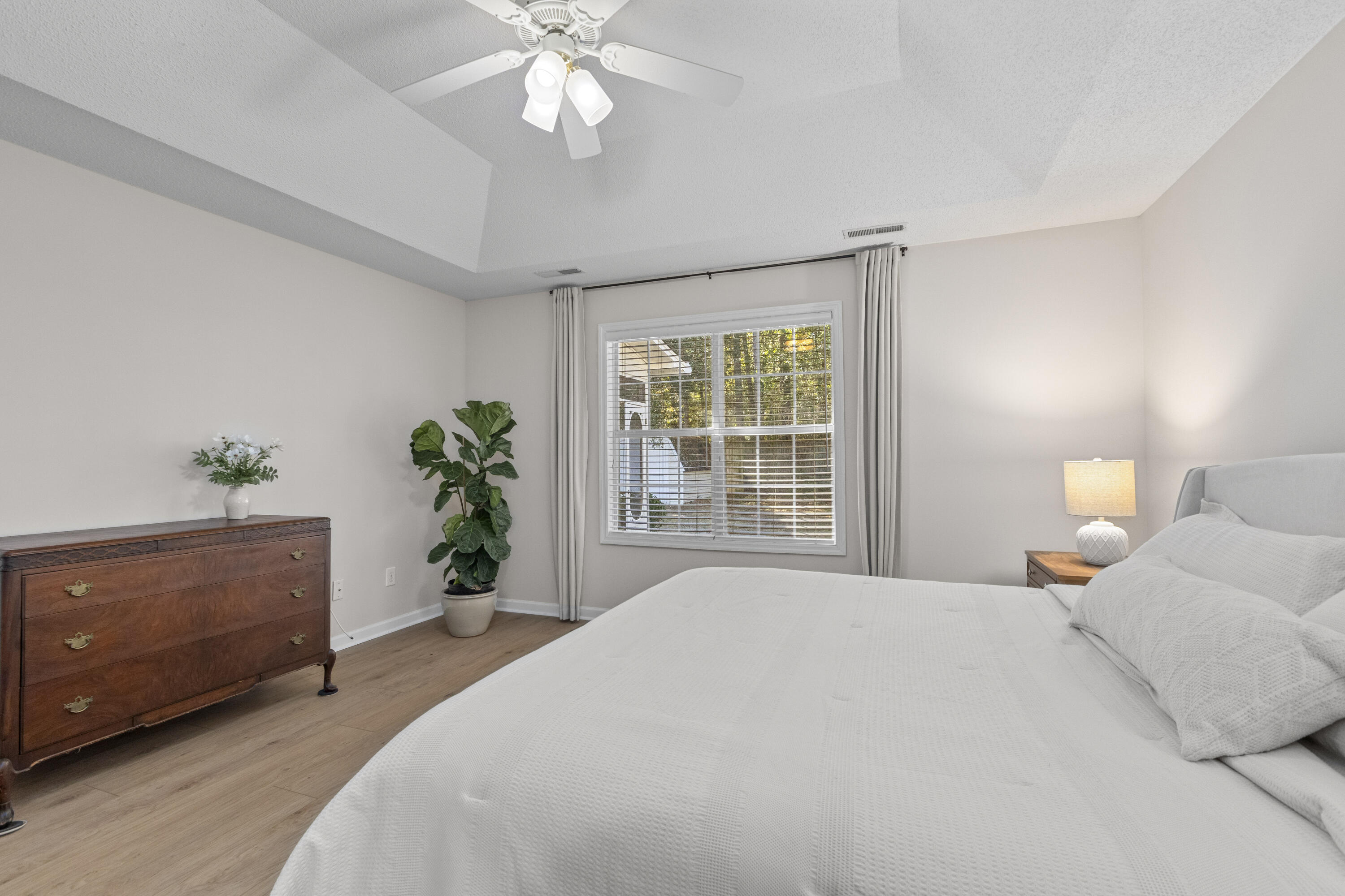 102 S Knightsbridge Court