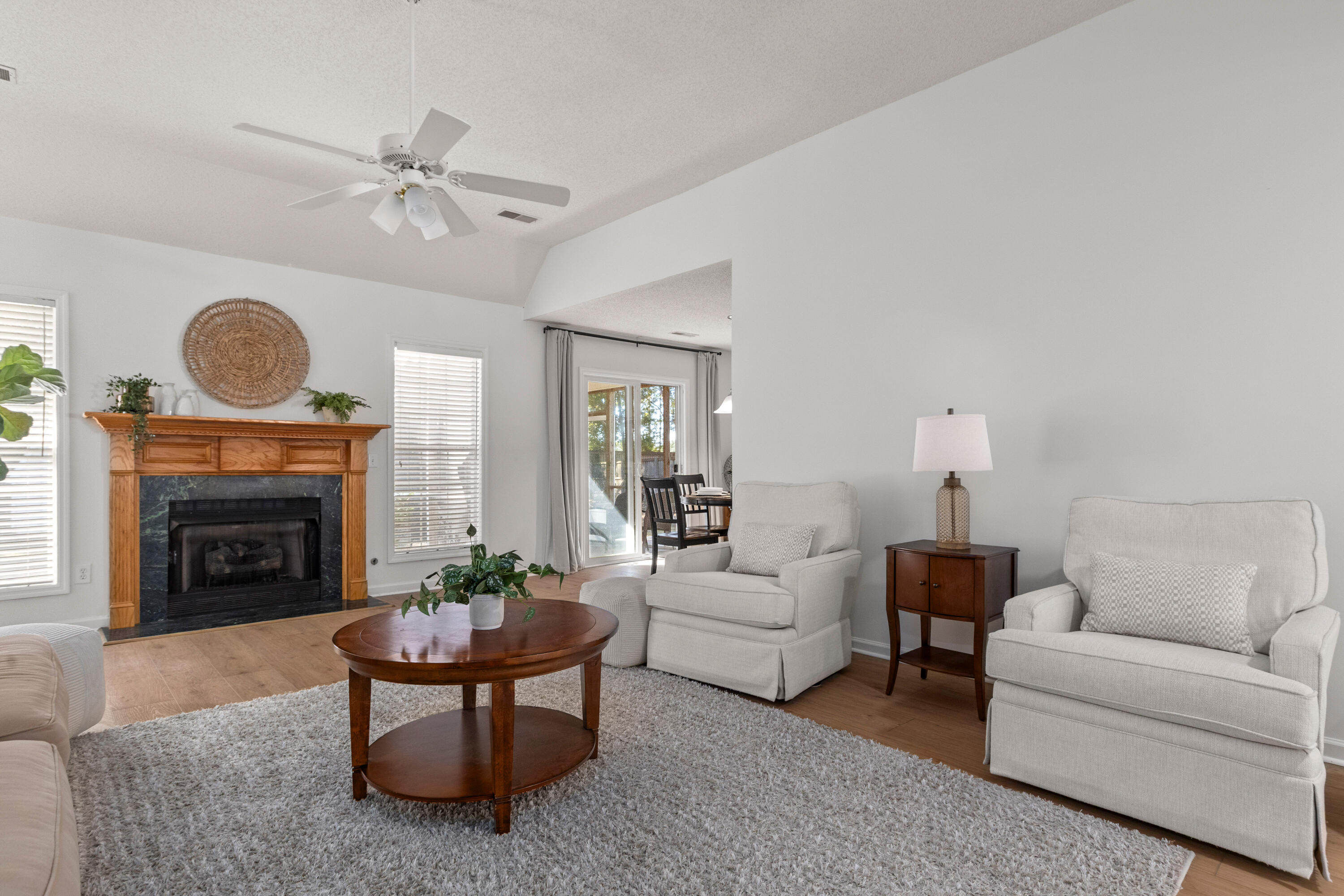 102 S Knightsbridge Court