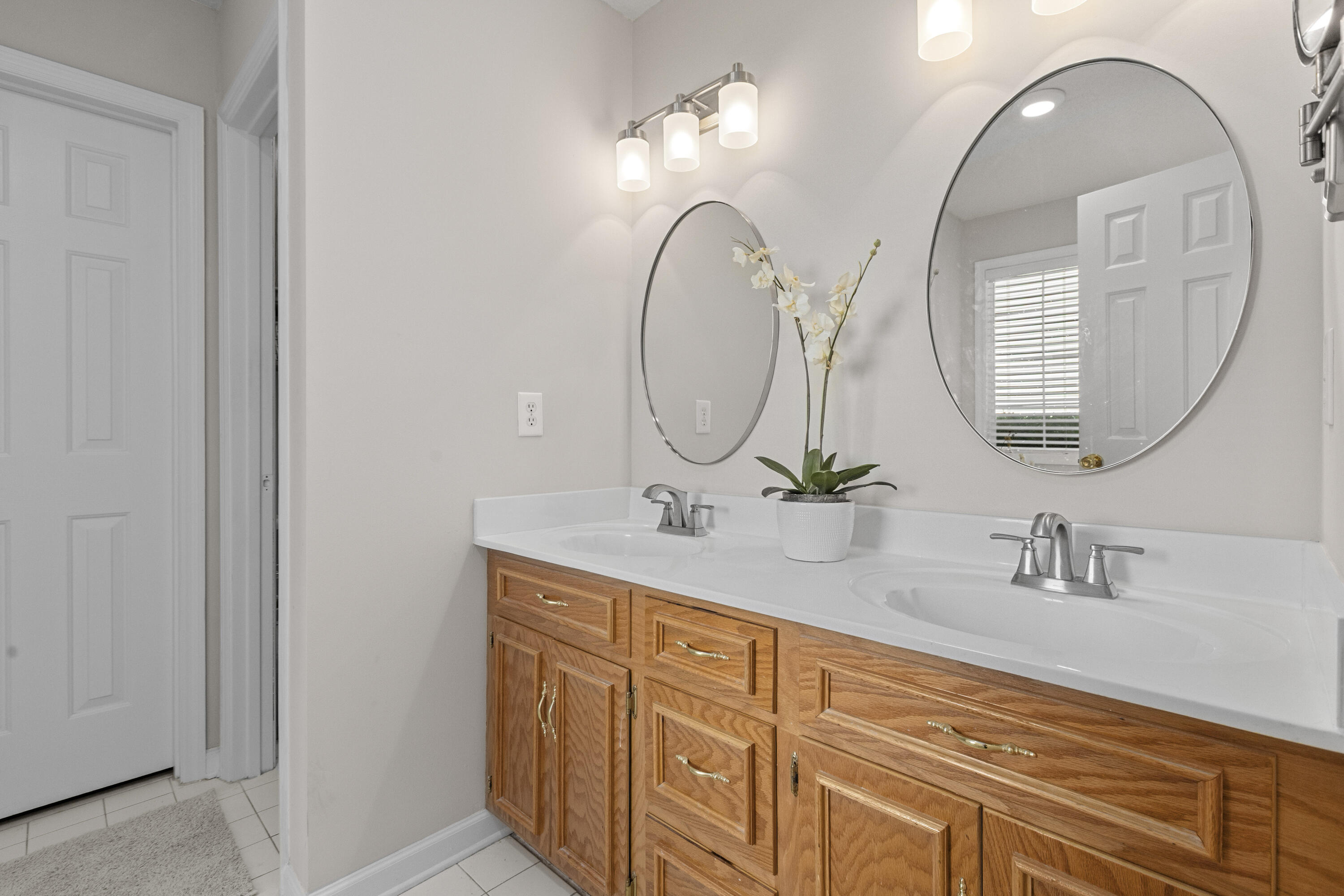 102 S Knightsbridge Court