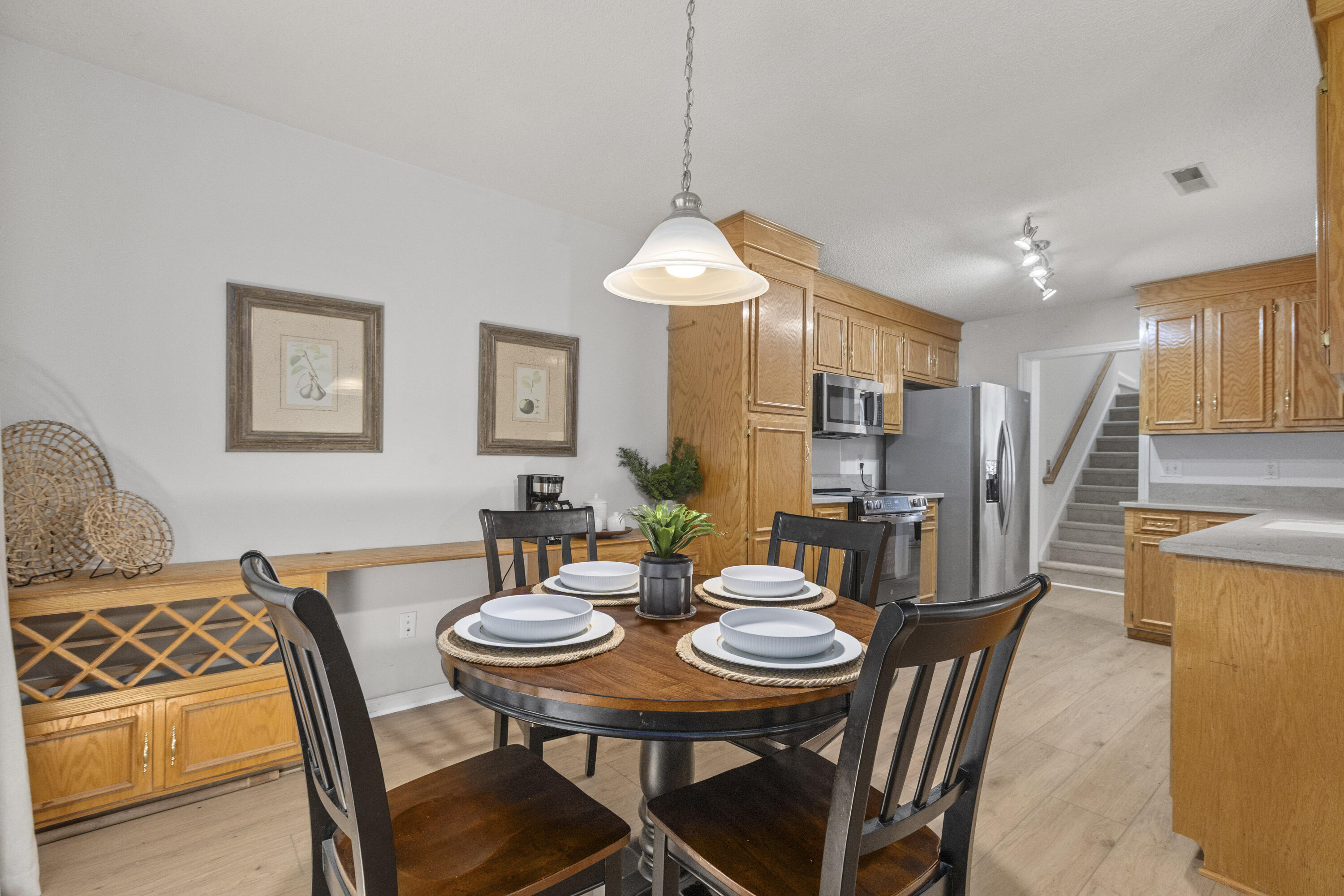 102 S Knightsbridge Court