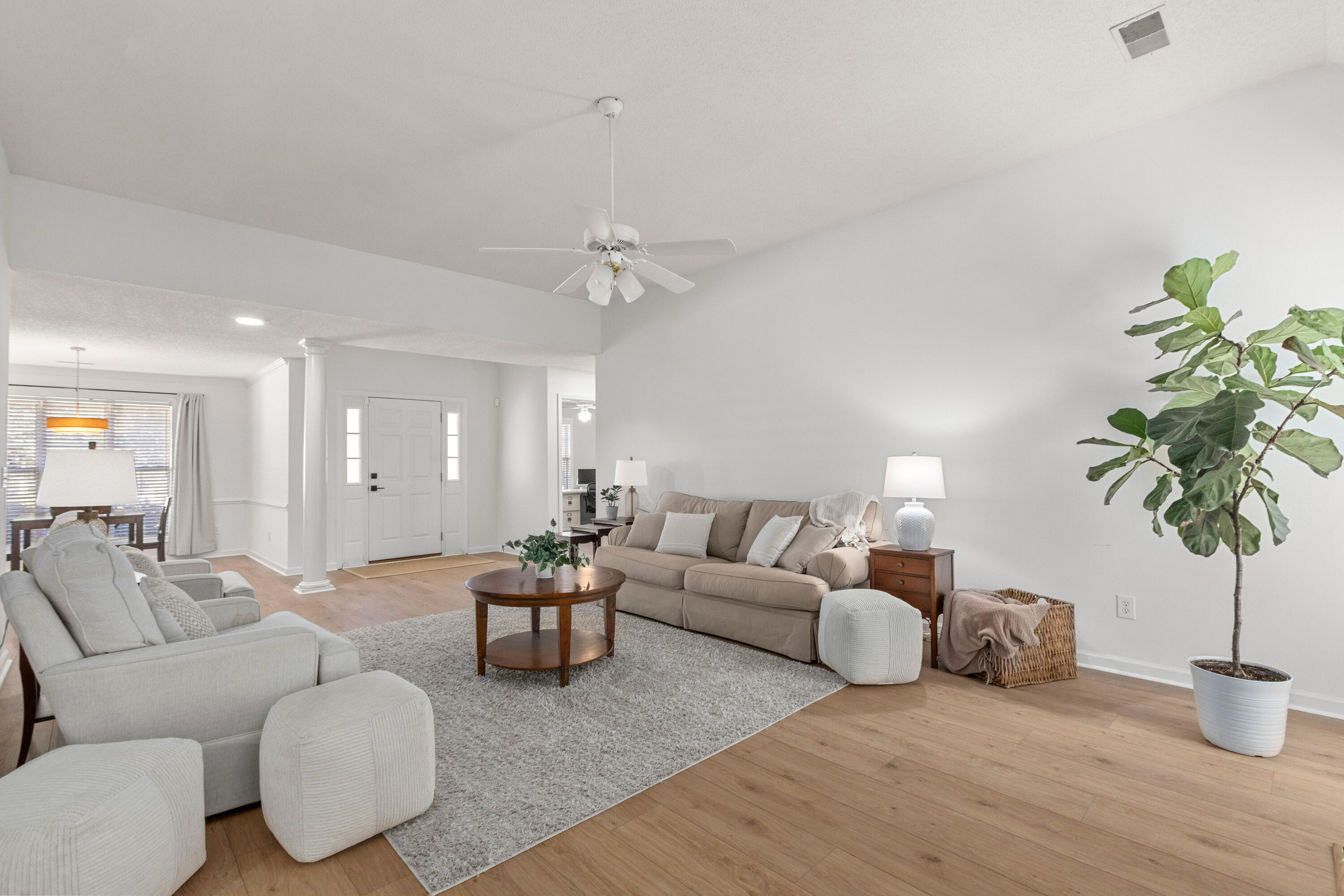 102 S Knightsbridge Court