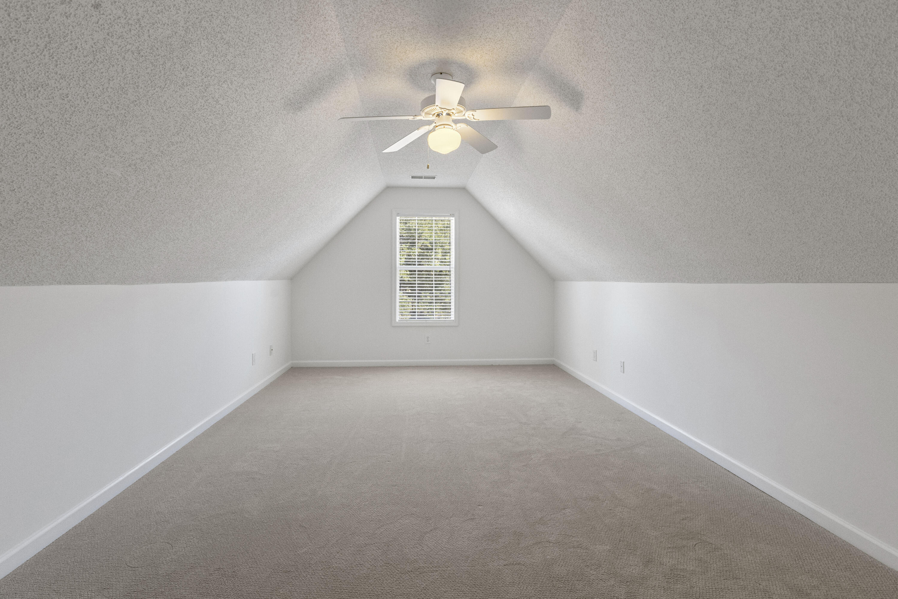 102 S Knightsbridge Court