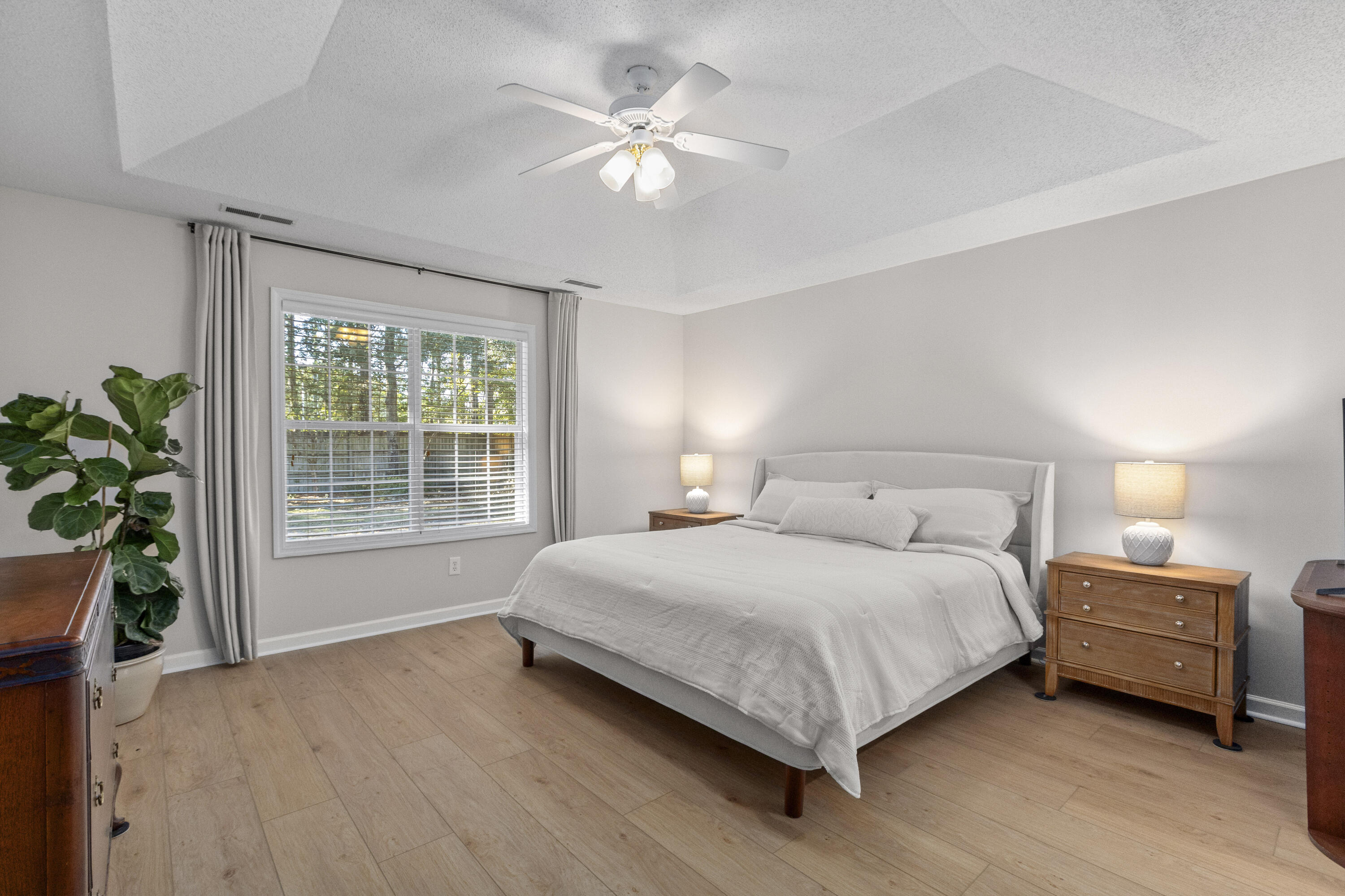 102 S Knightsbridge Court