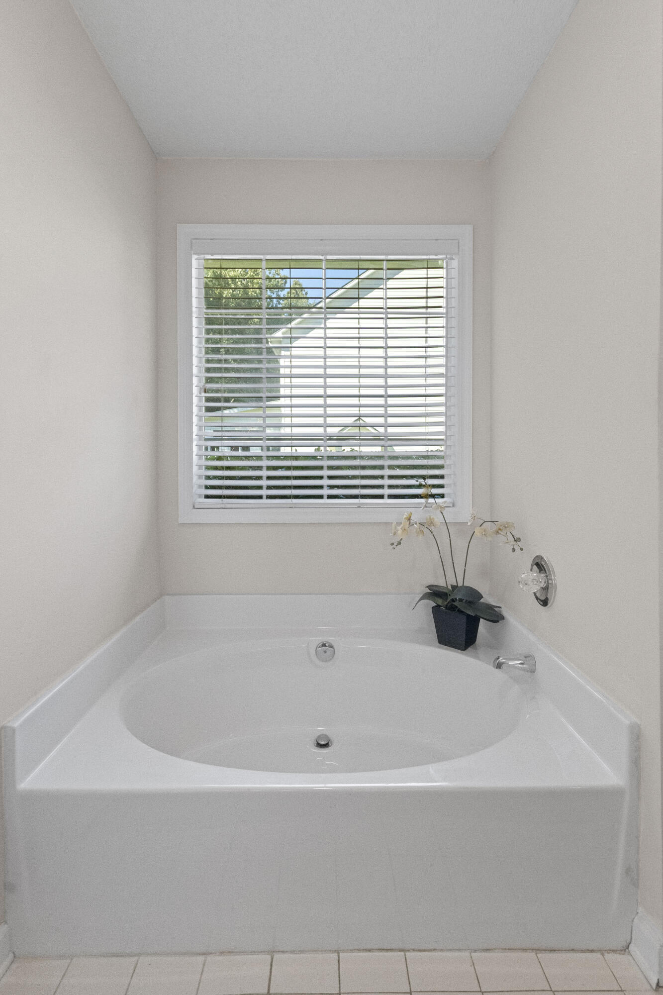 102 S Knightsbridge Court