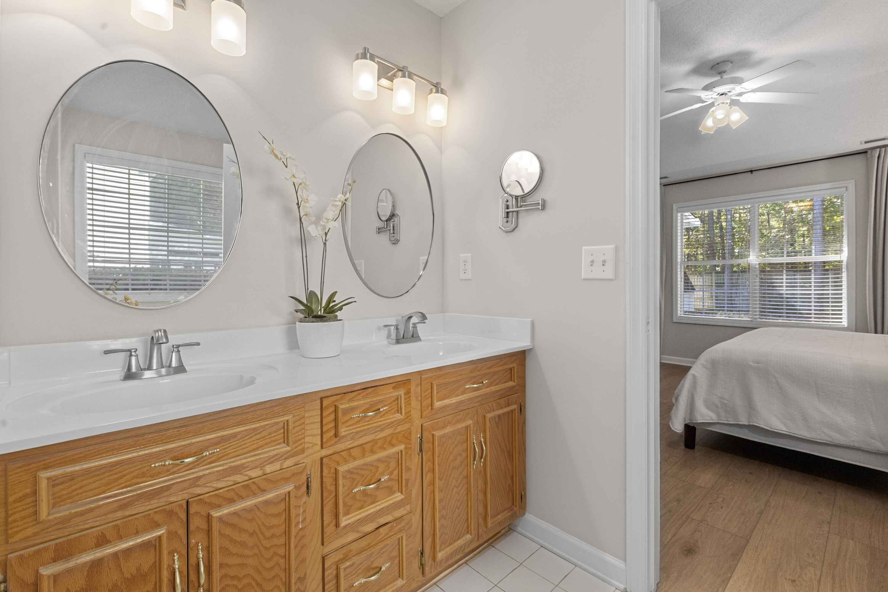 102 S Knightsbridge Court