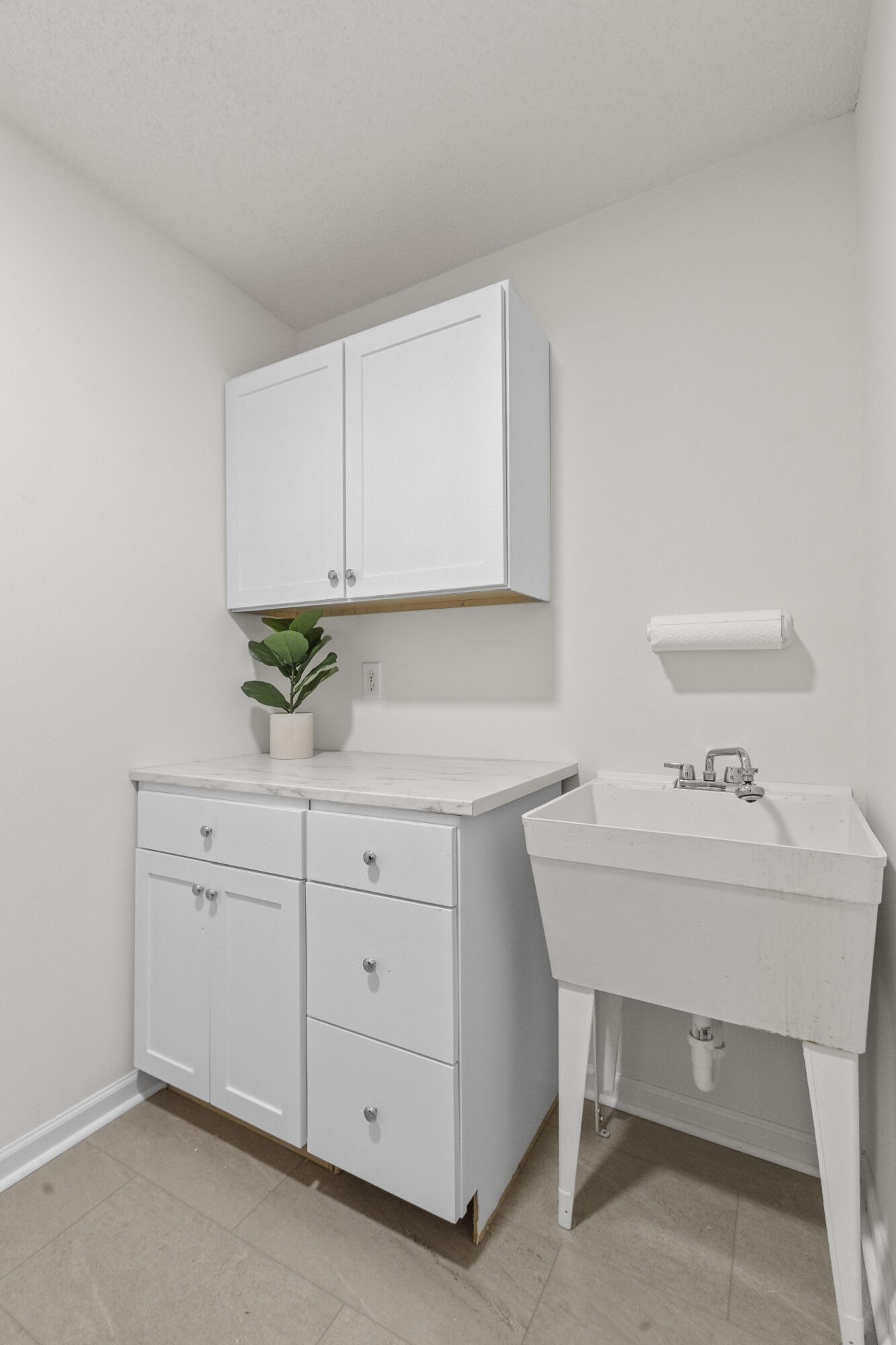 102 S Knightsbridge Court