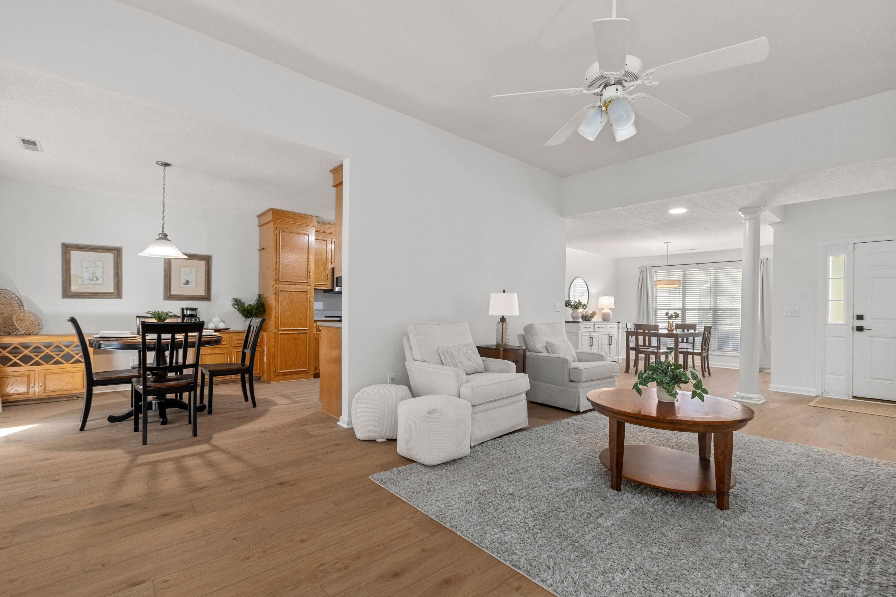 102 S Knightsbridge Court