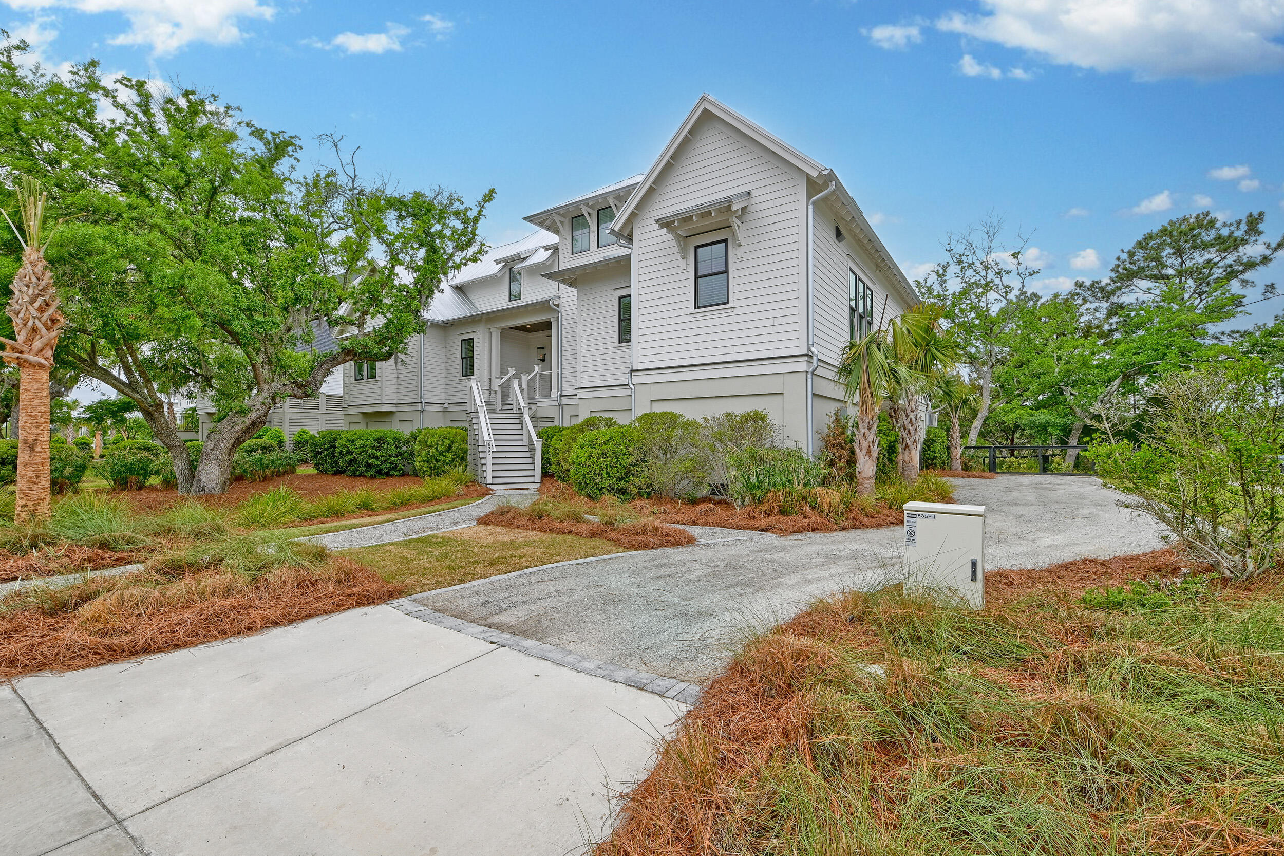 835 Dunham Street