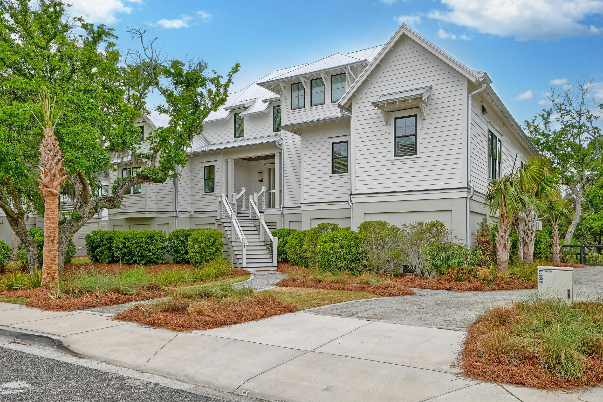 835 Dunham Street