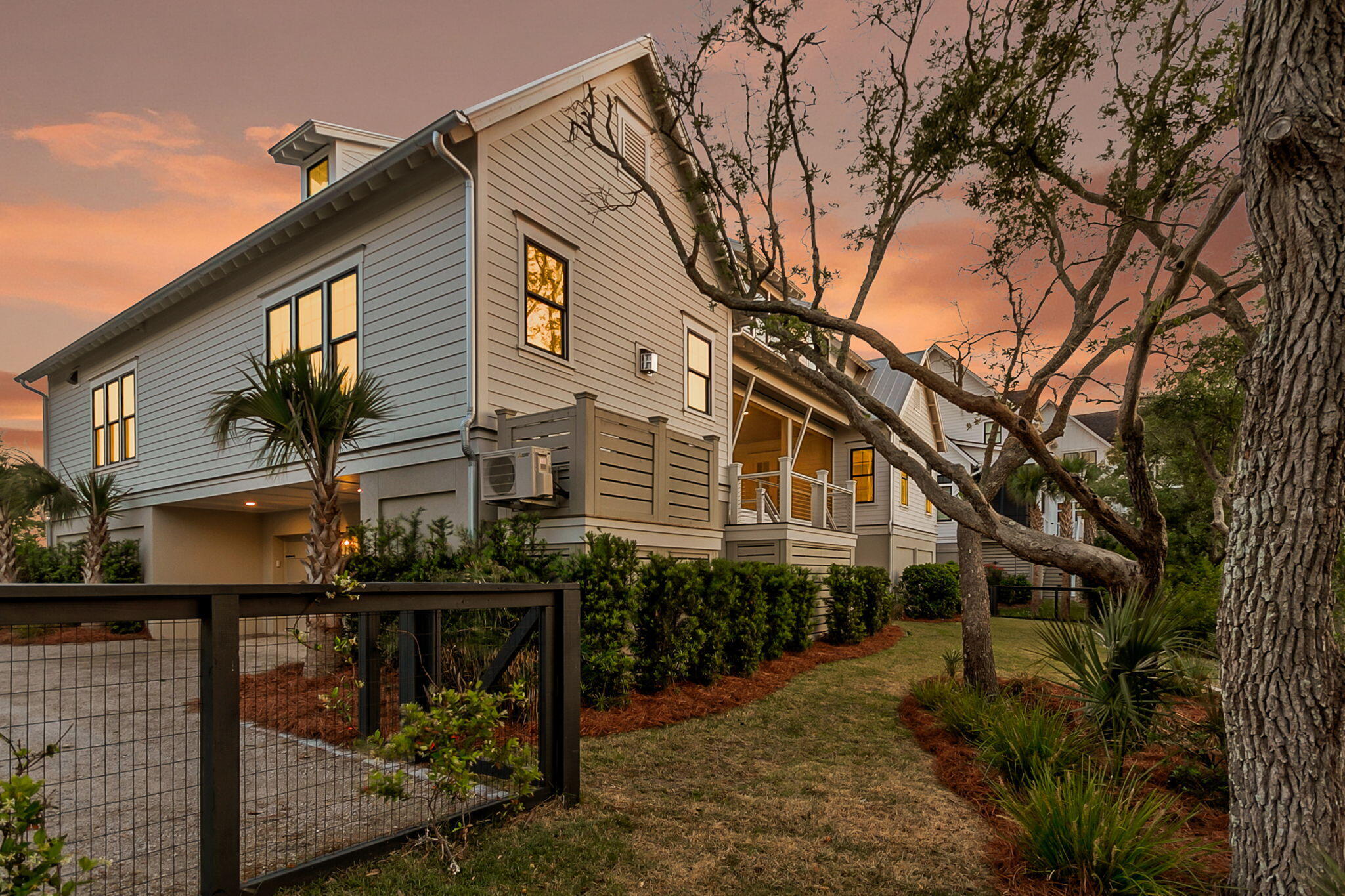 835 Dunham Street