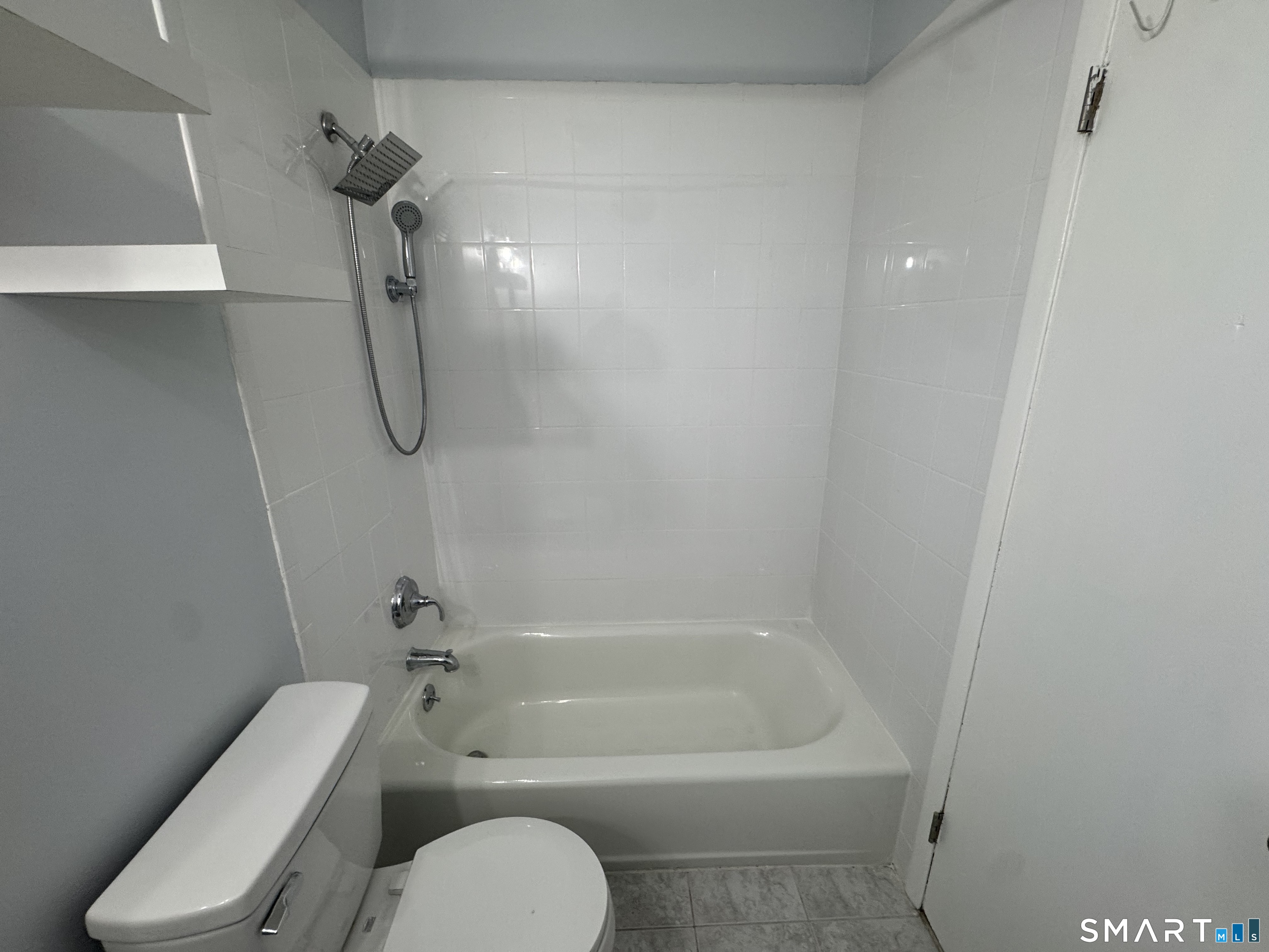 4 Glenwood Avenue B7