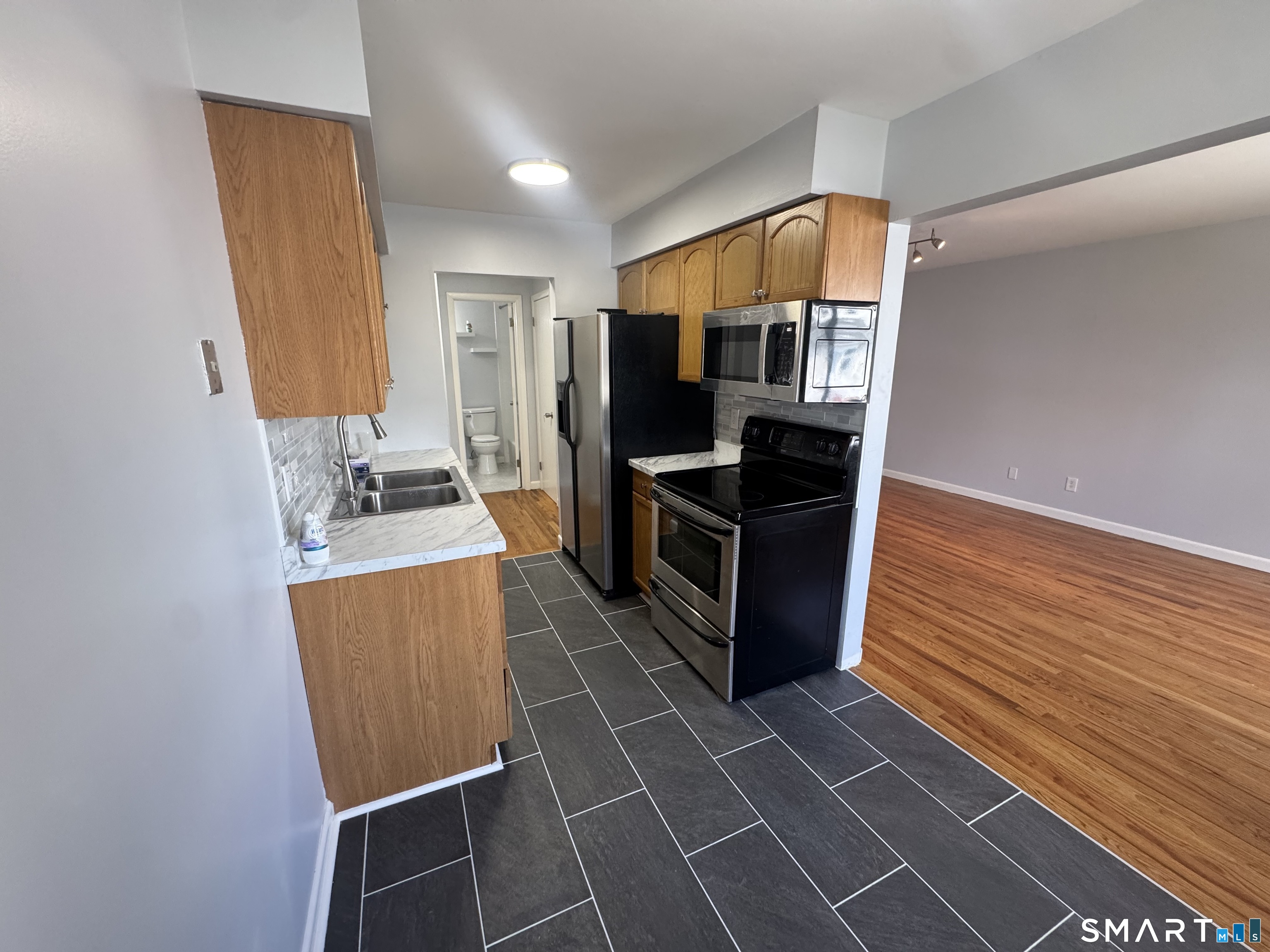 4 Glenwood Avenue B7
