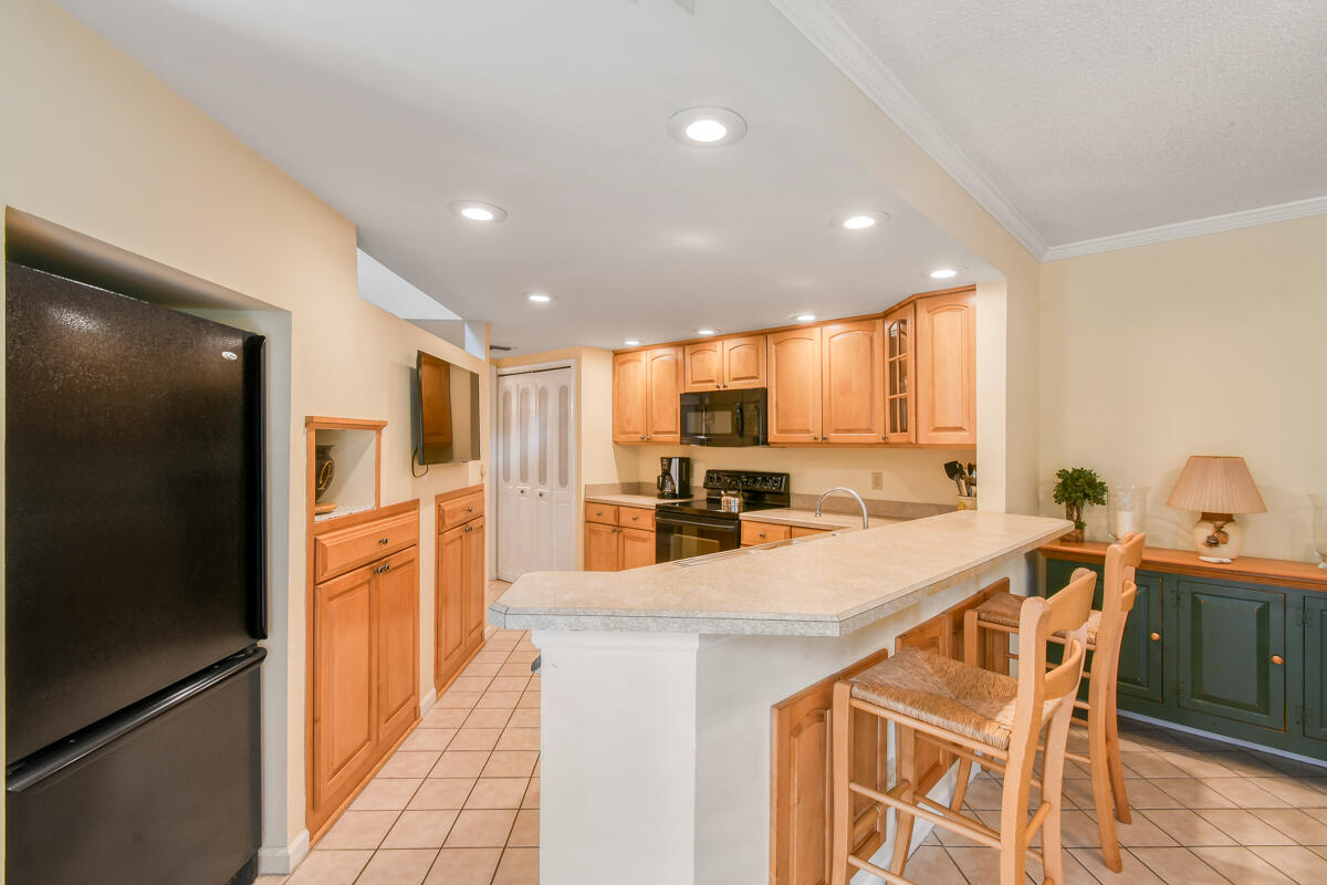 28 Uno Lago Drive