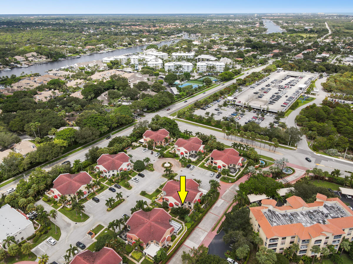 28 Uno Lago Drive
