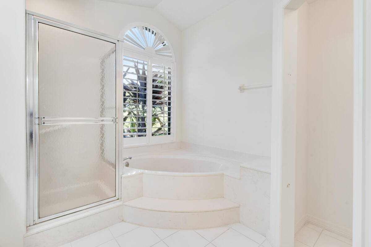 1828 NW Buttonbush Circle