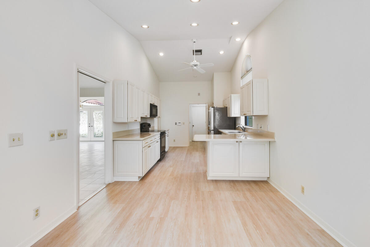 1828 NW Buttonbush Circle