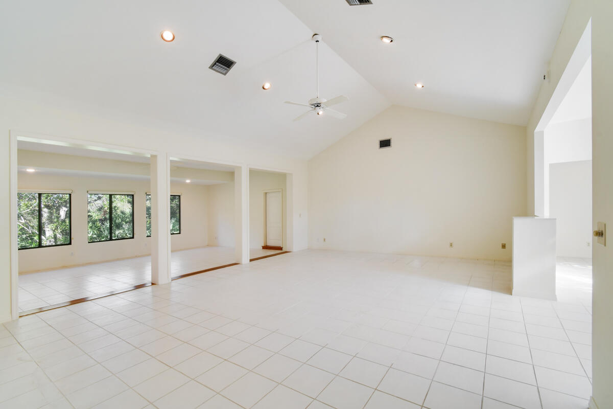 1828 NW Buttonbush Circle