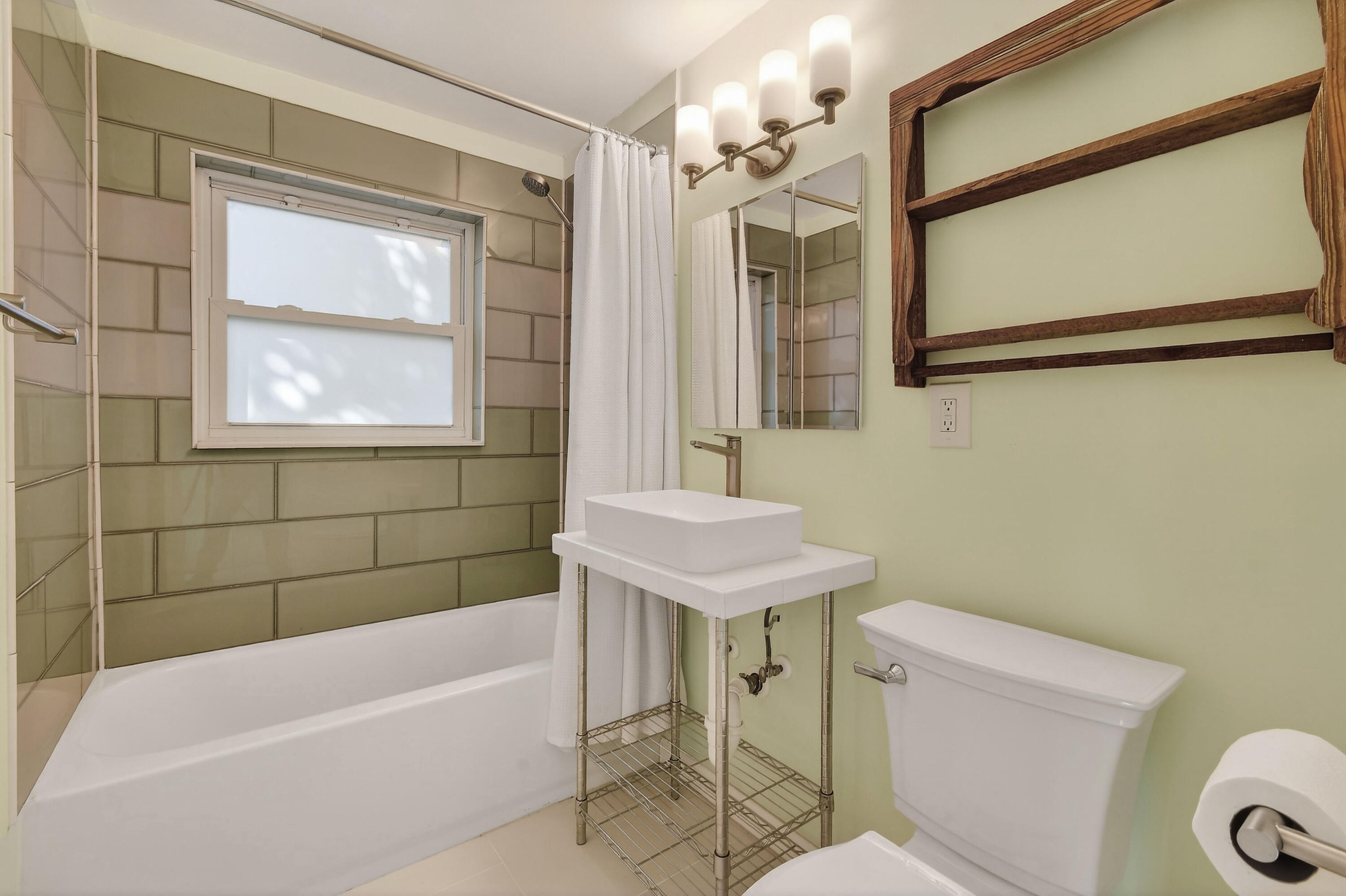 3762 Florida Boulevard