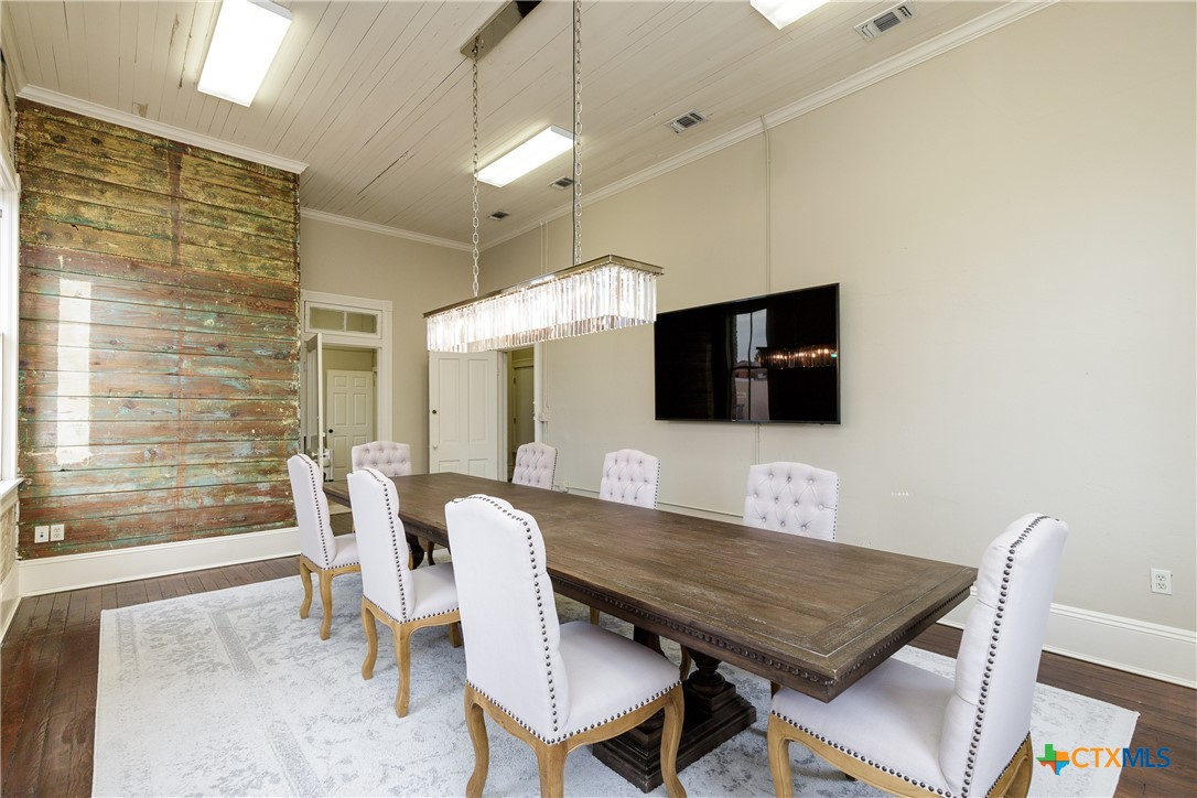 207 E Constitution Street 1