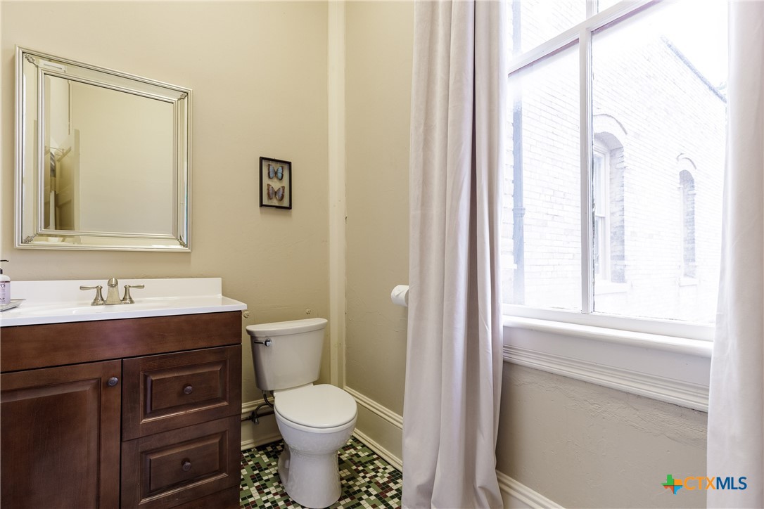 207 E Constitution Street 4