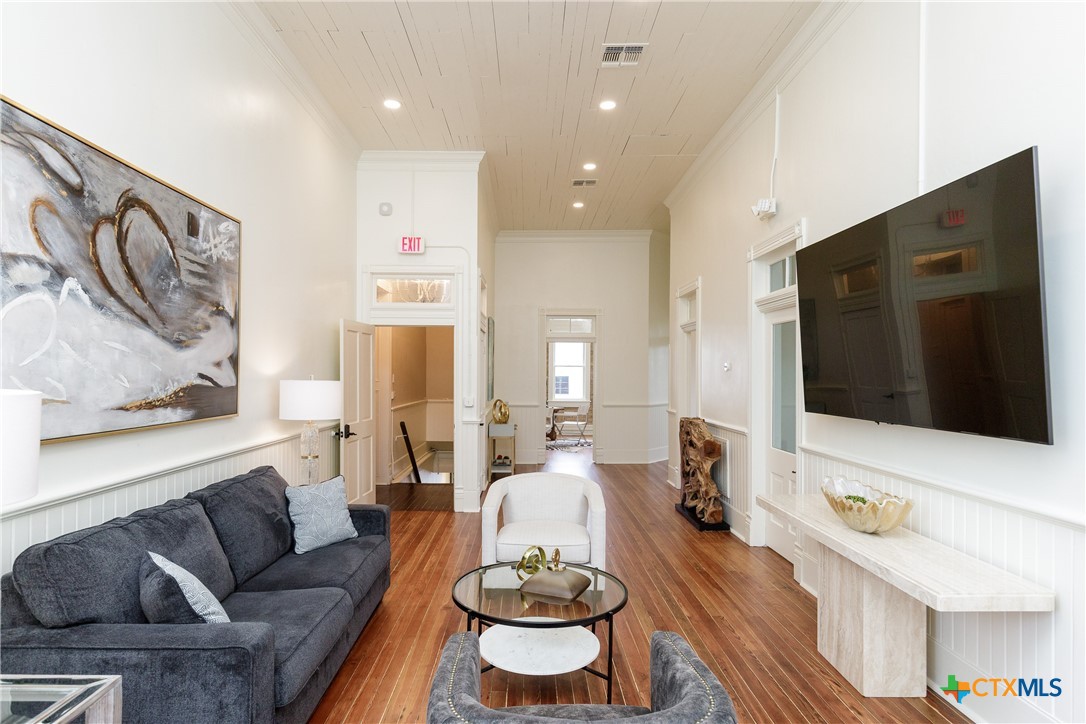 207 E Constitution Street 4