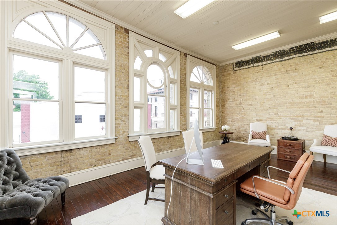 207 E Constitution Street 5