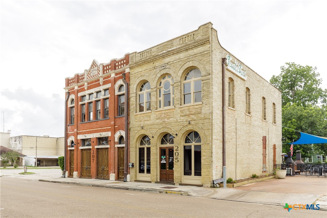 207 E Constitution Street 5