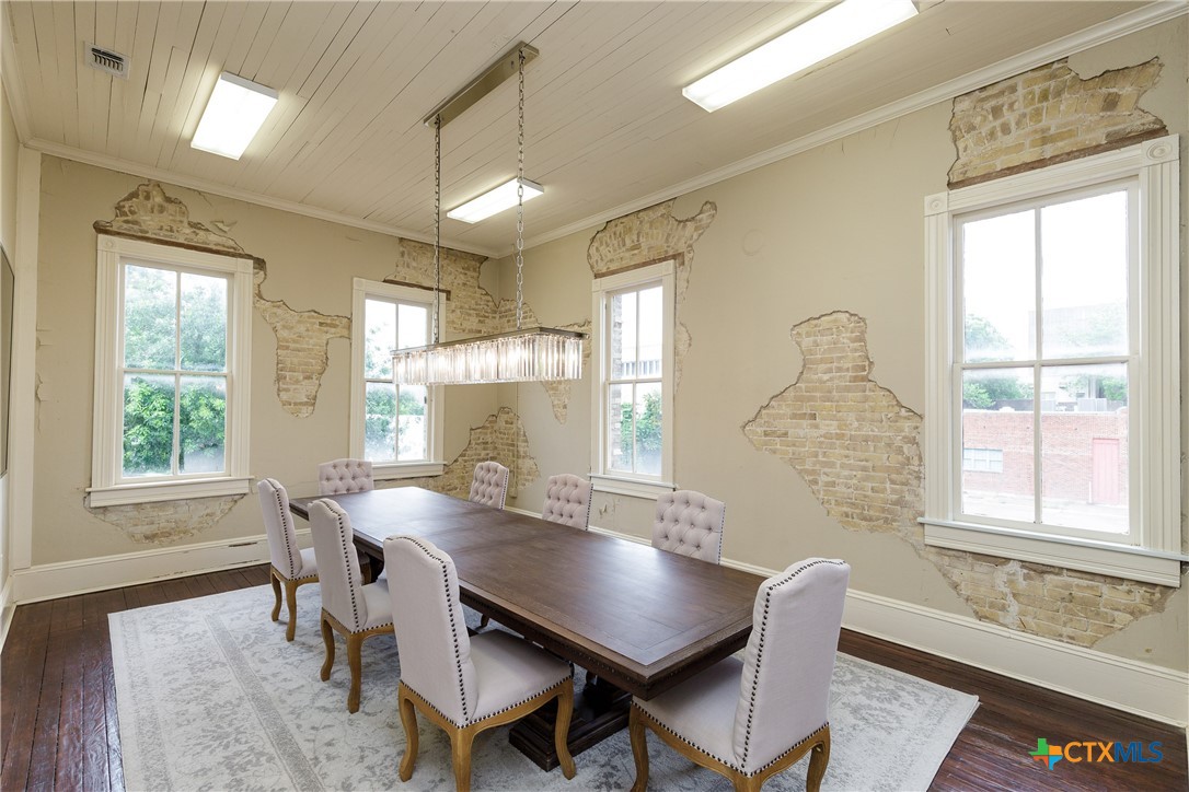 205 1/2 E Constitution Street