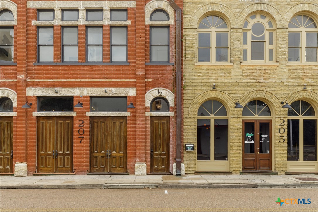 205 1/2 E Constitution Street