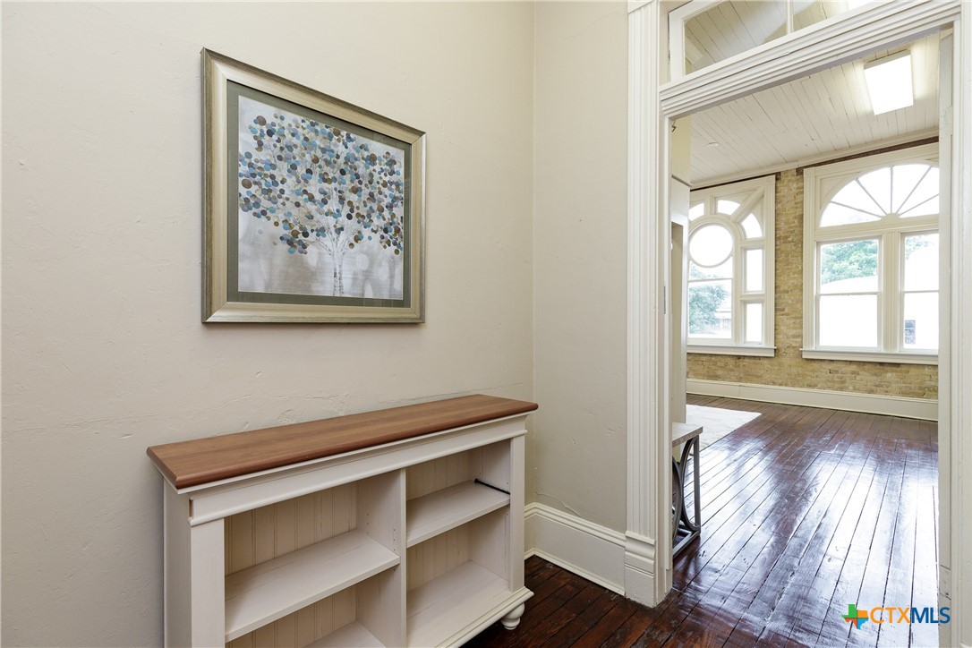 205 1/2 E Constitution Street