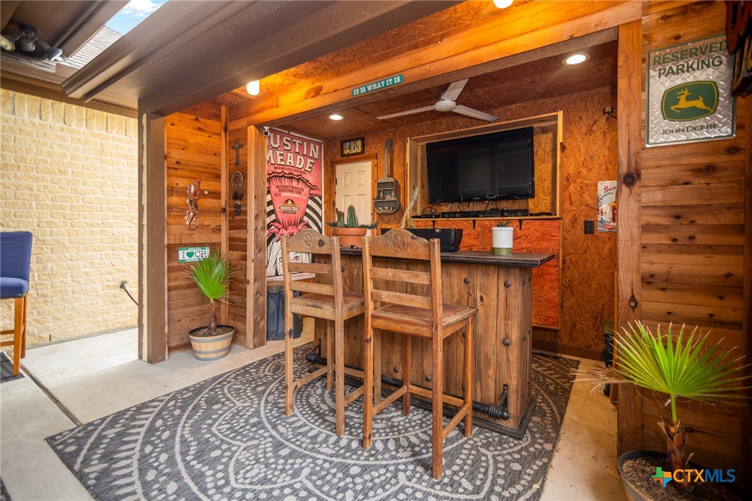 201 Amberglow Court