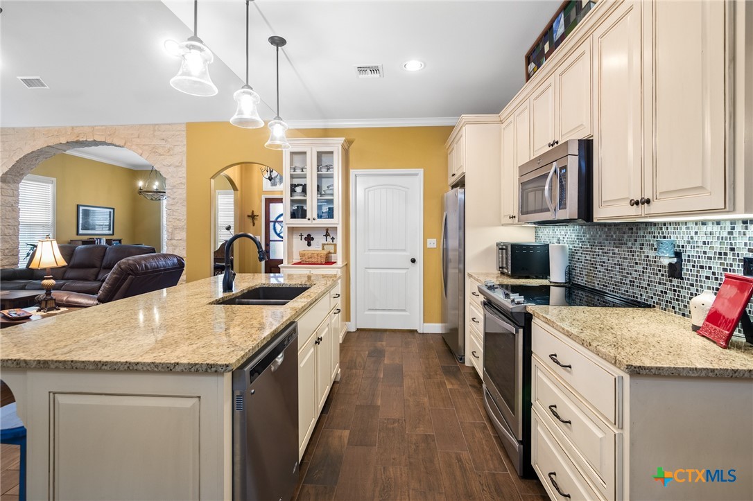 201 Amberglow Court