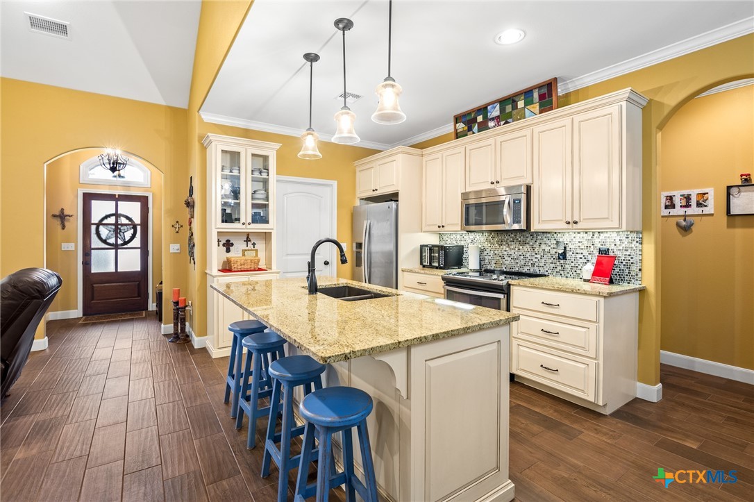 201 Amberglow Court