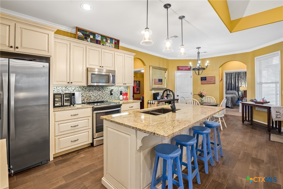 201 Amberglow Court