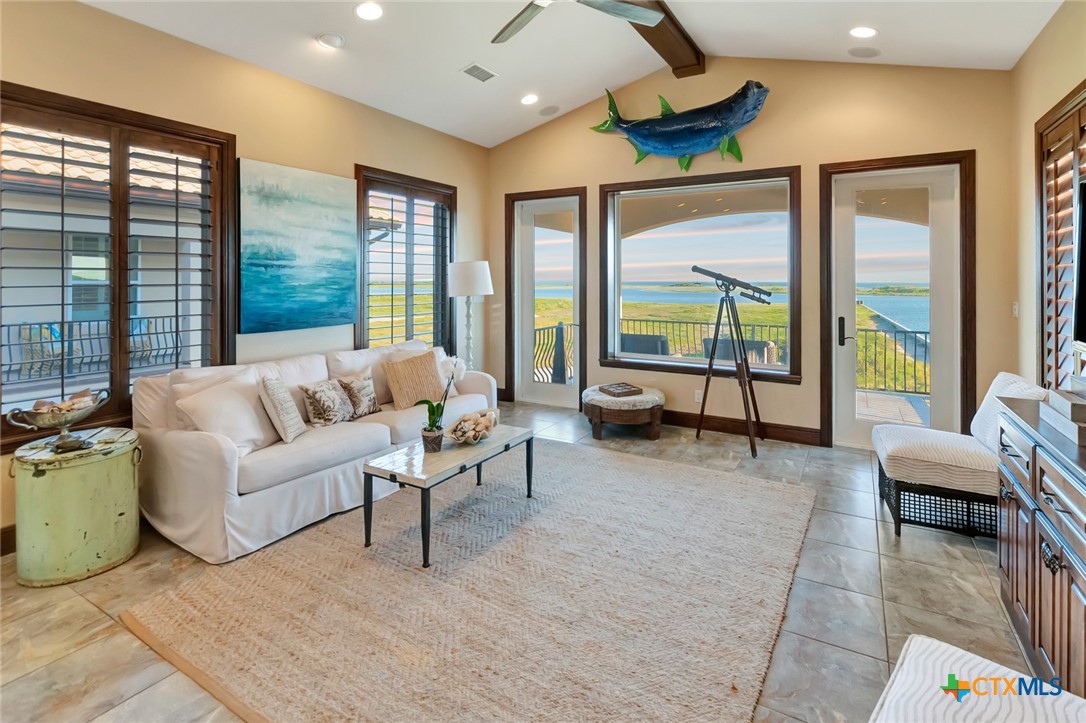 671 E Burgundy Bay