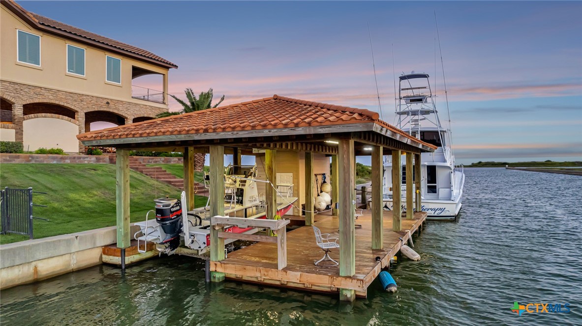 671 E Burgundy Bay