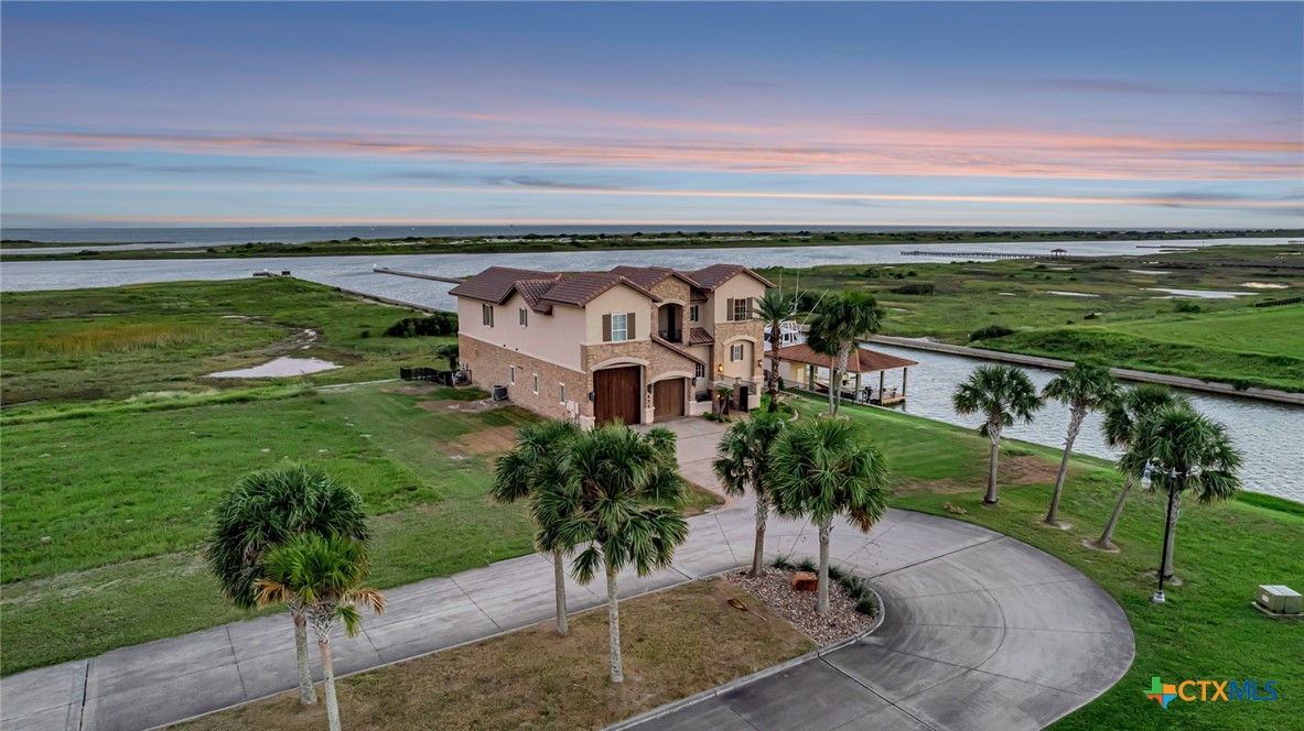 671 E Burgundy Bay
