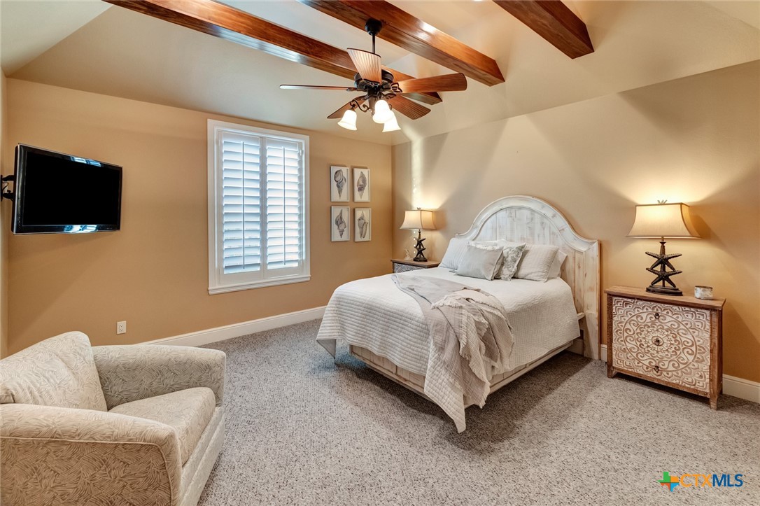 671 E Burgundy Bay
