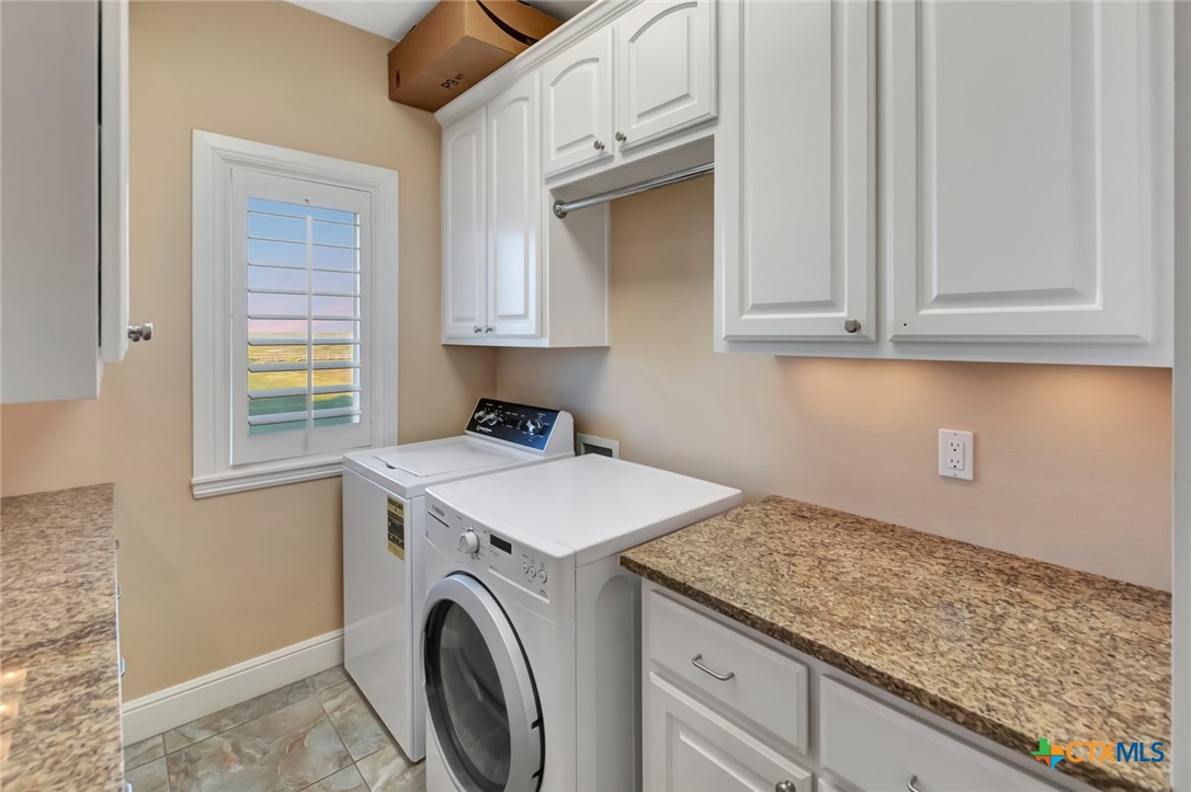 671 E Burgundy Bay