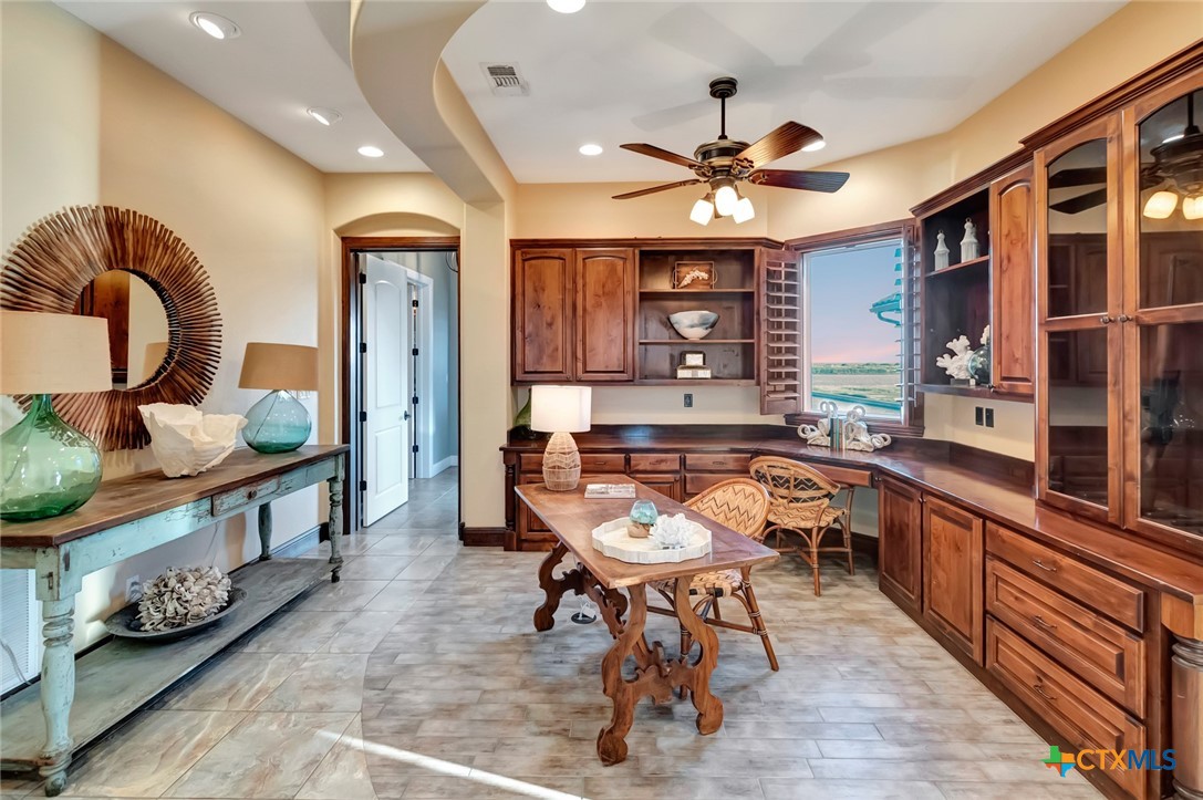671 E Burgundy Bay
