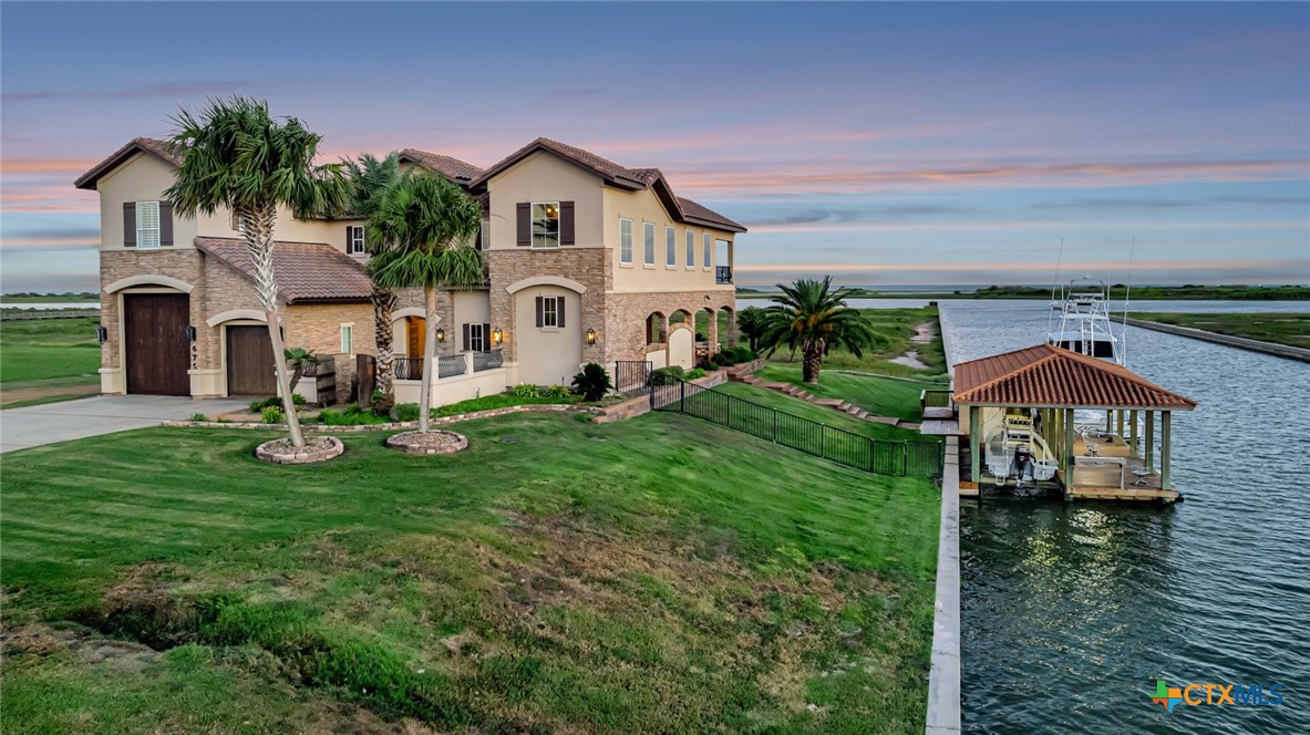 671 E Burgundy Bay