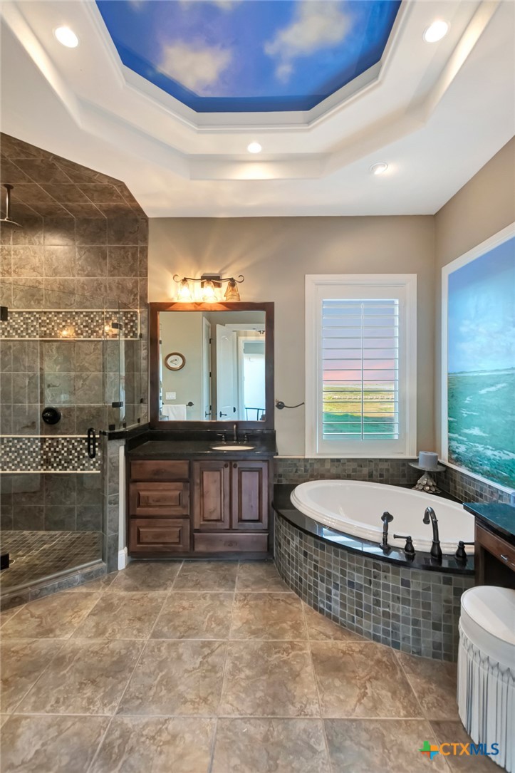 671 E Burgundy Bay