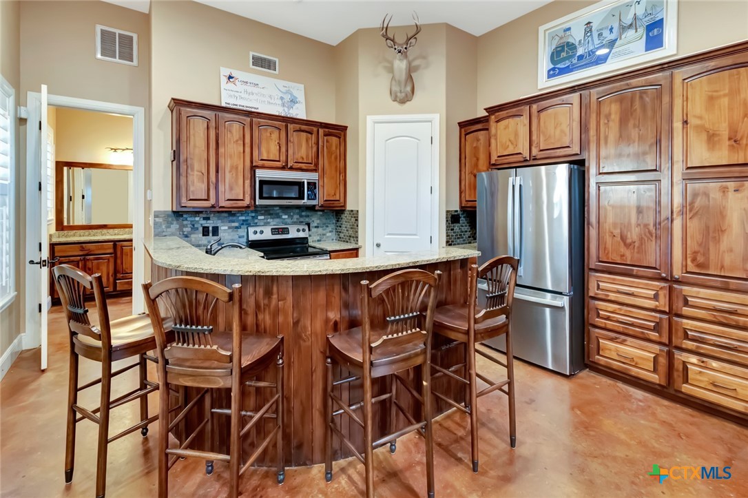 671 E Burgundy Bay