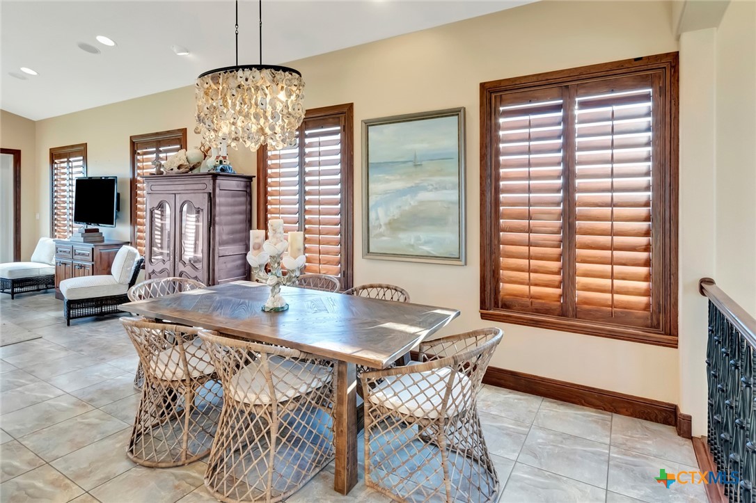 671 E Burgundy Bay