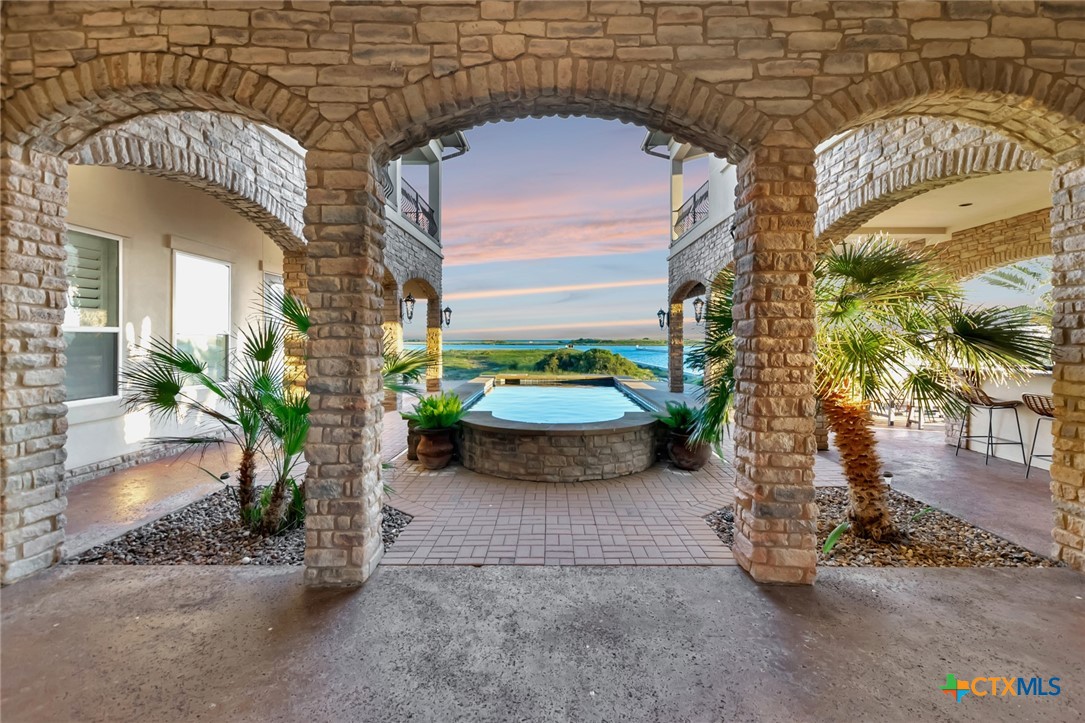 671 E Burgundy Bay