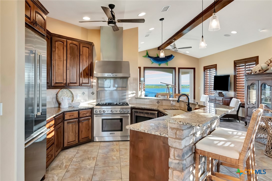 671 E Burgundy Bay