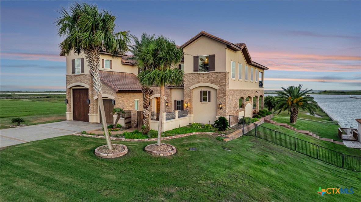 671 E Burgundy Bay