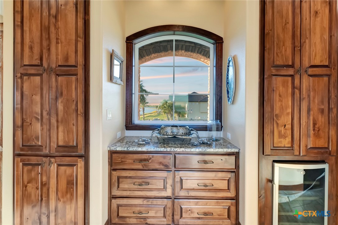 671 E Burgundy Bay