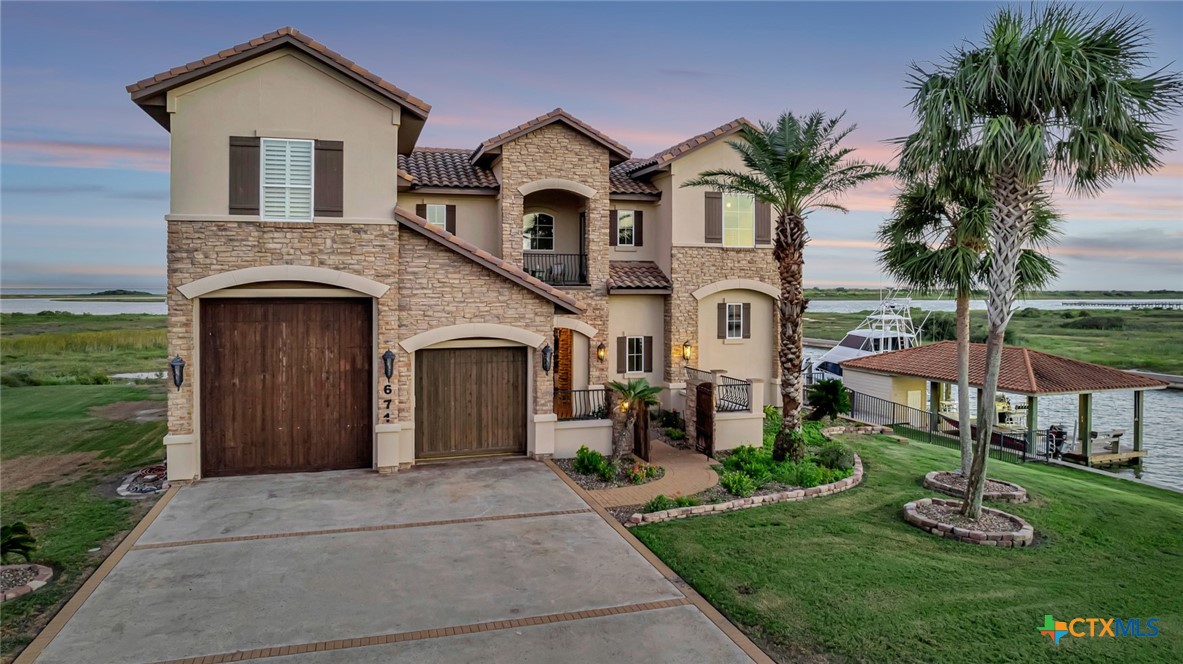 671 E Burgundy Bay
